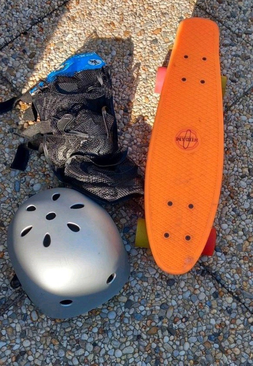 Zgan nijdam skateboard en beschermset
Helm is al verkocht!, Ophalen of Verzenden, Zo goed als nieuw, Skateboard