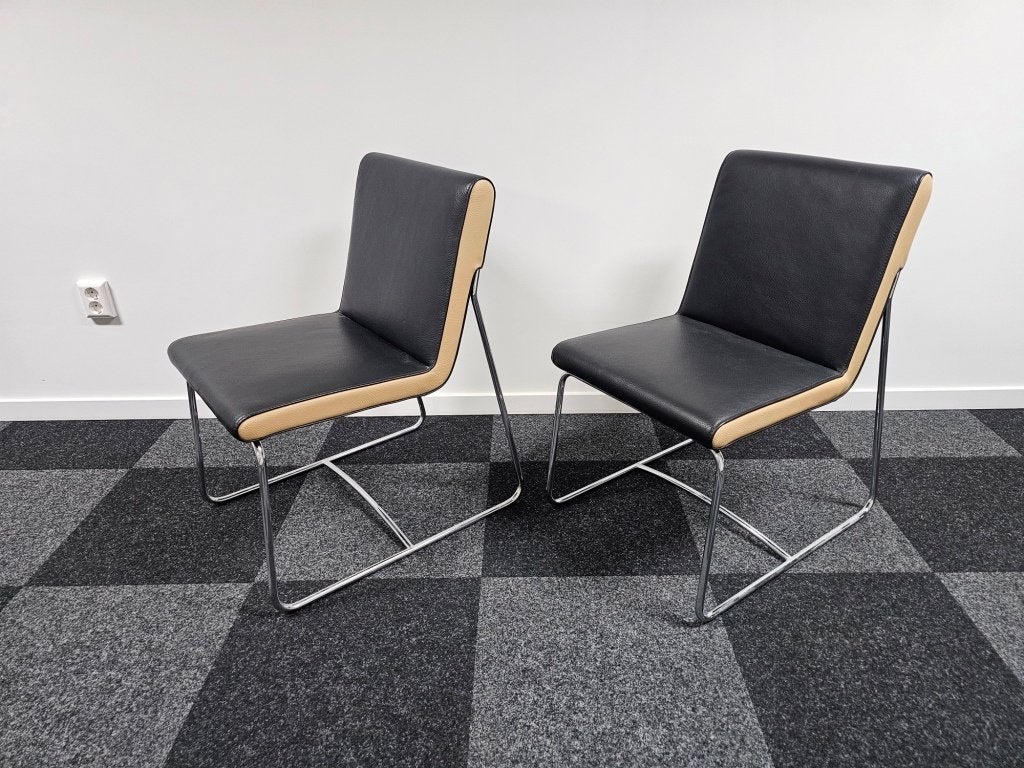 2 ZGAN Leolux spring eetkamerstoelen voor €475,-, Ophalen, Zo goed als nieuw, Nvt, Eén