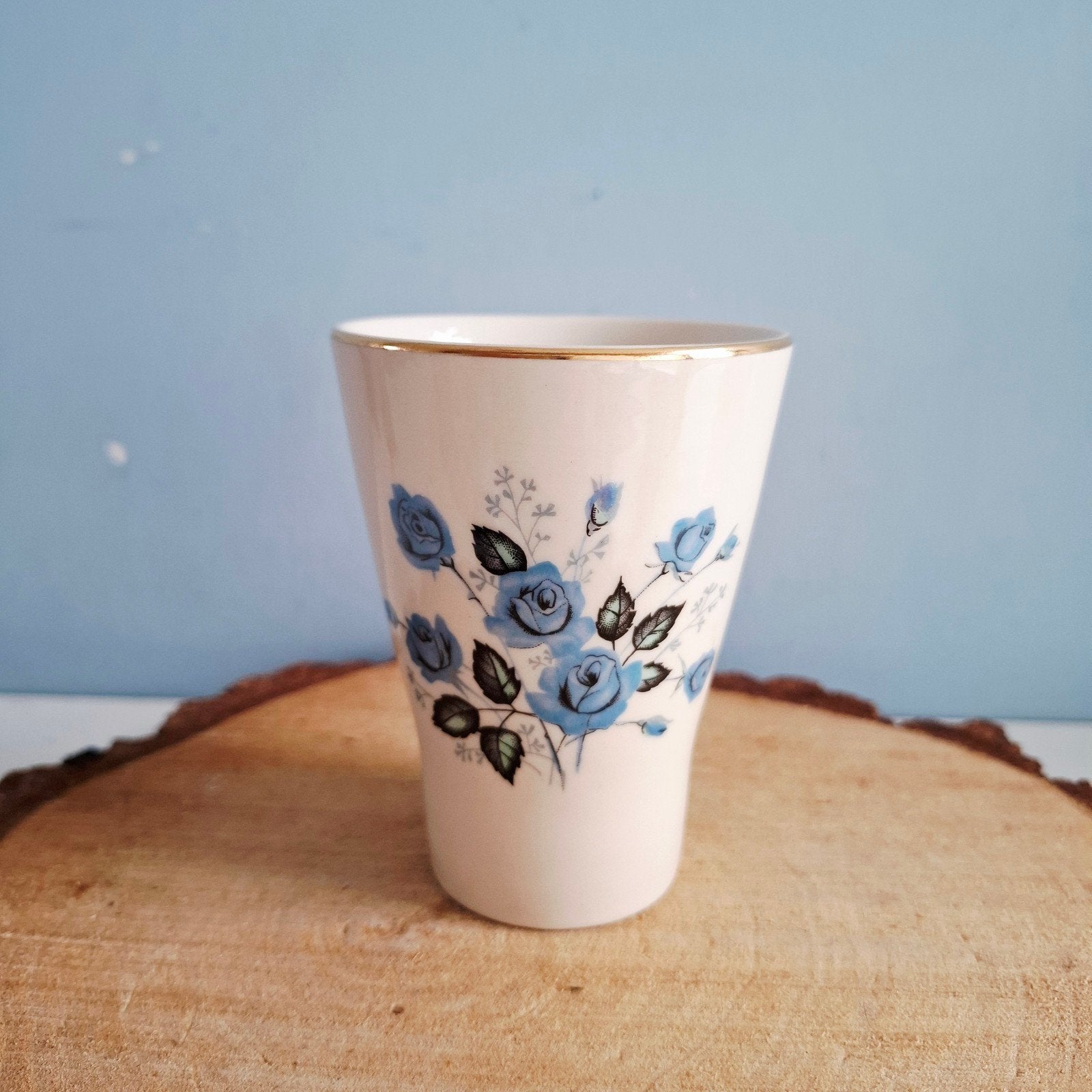 Chodziez, vintage beker met blauwe rozen, Ophalen of Verzenden
