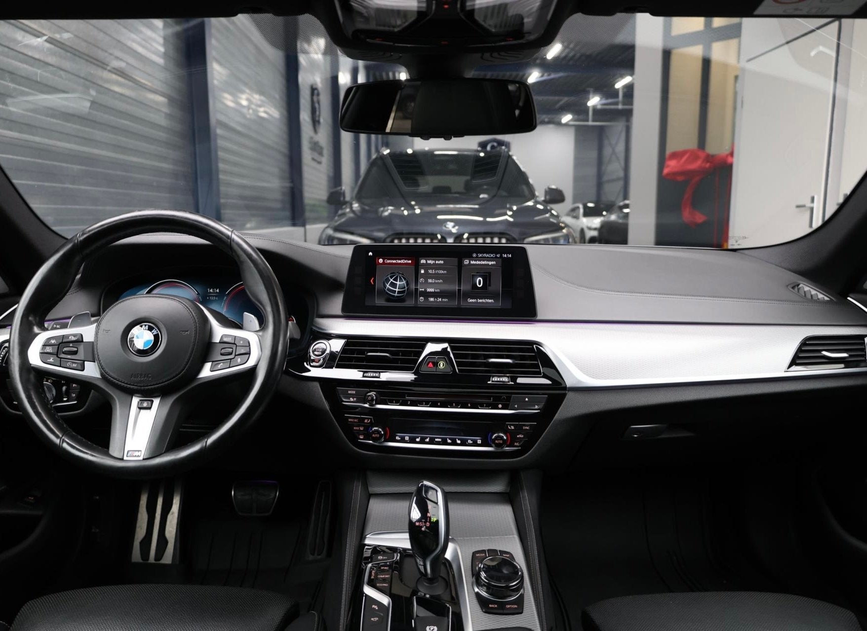 BMW 5-serie Touring 540i xDrive M-Sport LED/VIRTUAL/SFEER/PA, Automaat, Dealer onderhouden, Gebruikt, 2000 kg