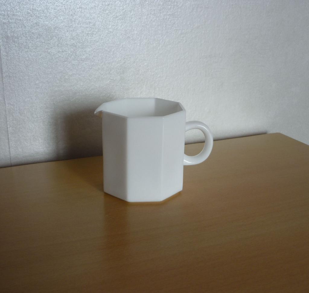 Witte arcopal melkglas kannetje, Ophalen of Verzenden, Zo goed als nieuw, Glas, Overige stijlen