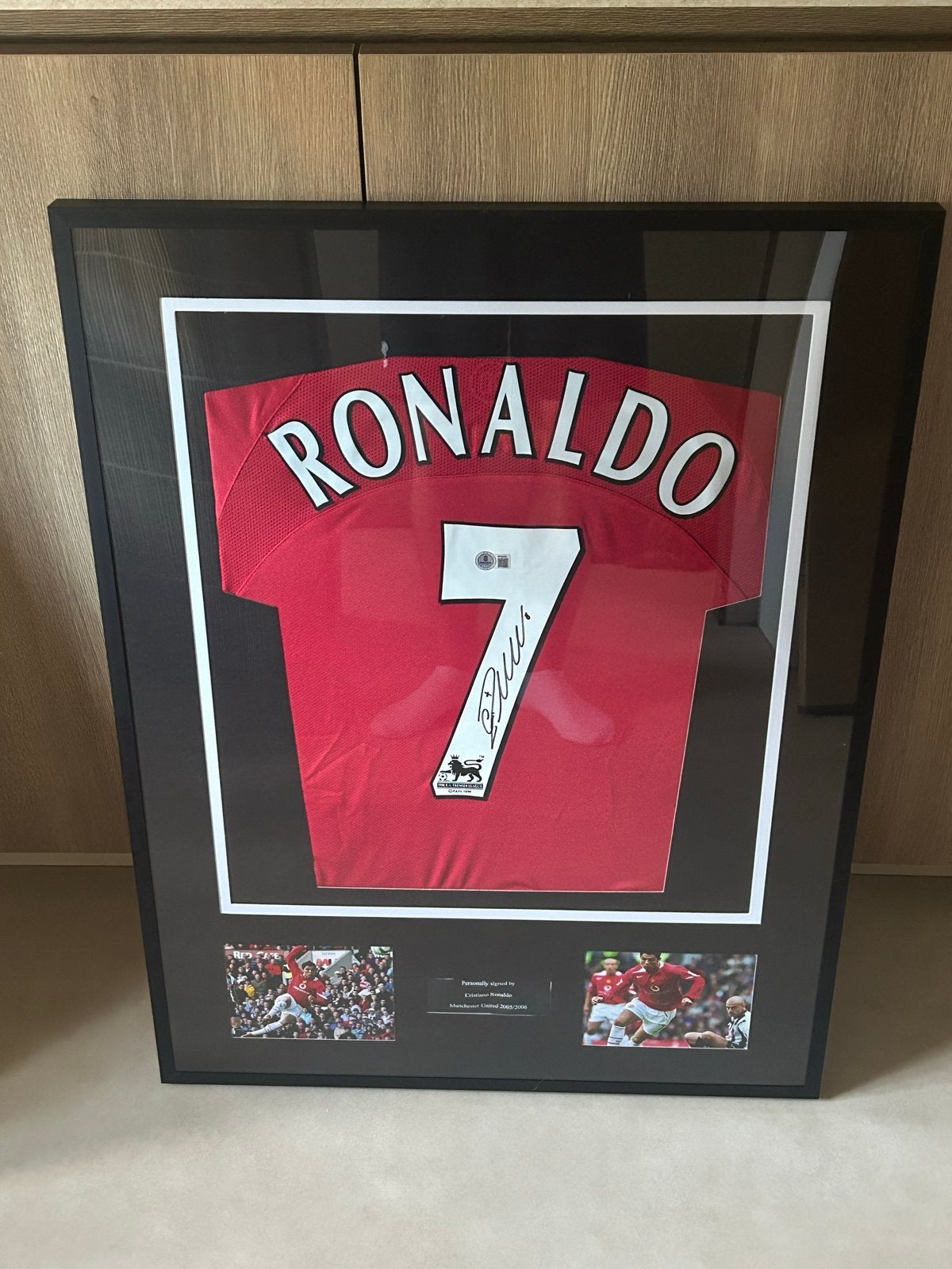 Ingelijst gesigneerd shirt Cristiano Ronaldo Man united COA, Ophalen of Verzenden, Zo goed als nieuw, Buitenlandse clubs, Shirt