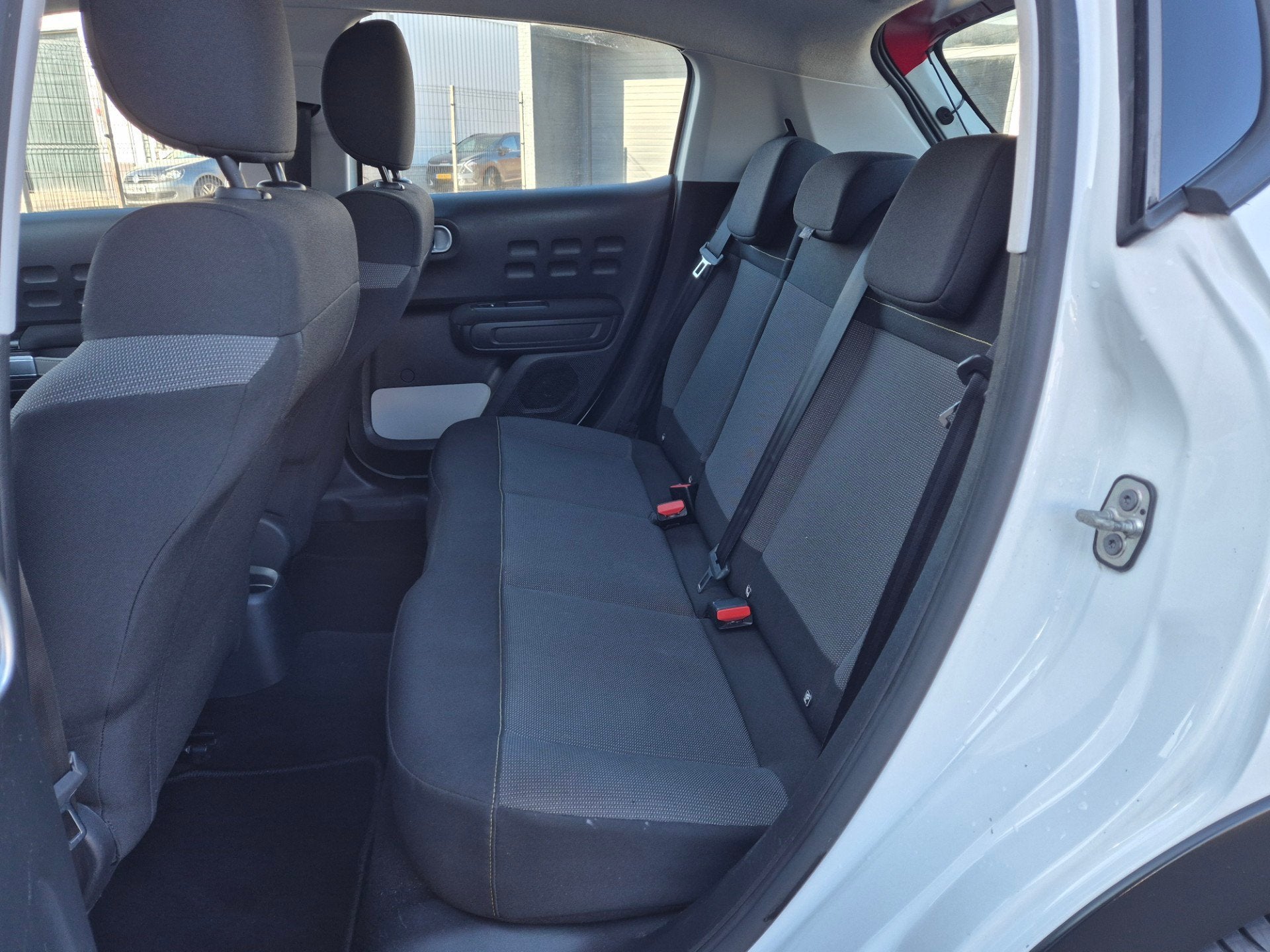 Foto 12 van Citroen C3 1.2 PureTech Shine New D-Riem Camera Carplay Stoe