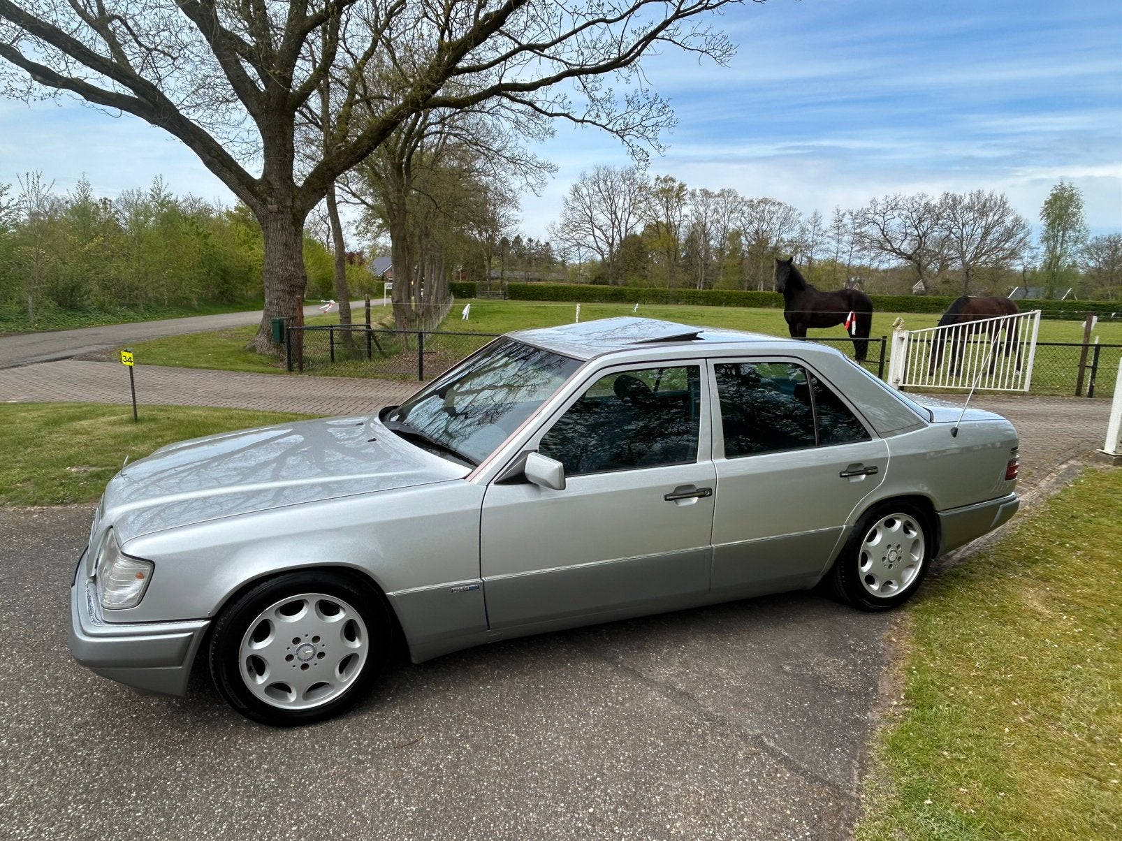 Mercedes-Benz 200-Serie 3.0 300 D AUT 215171km 1994  Grijs, Auto's, Automaat, Achterwielaandrijving, 2996 cc, Origineel Nederlands