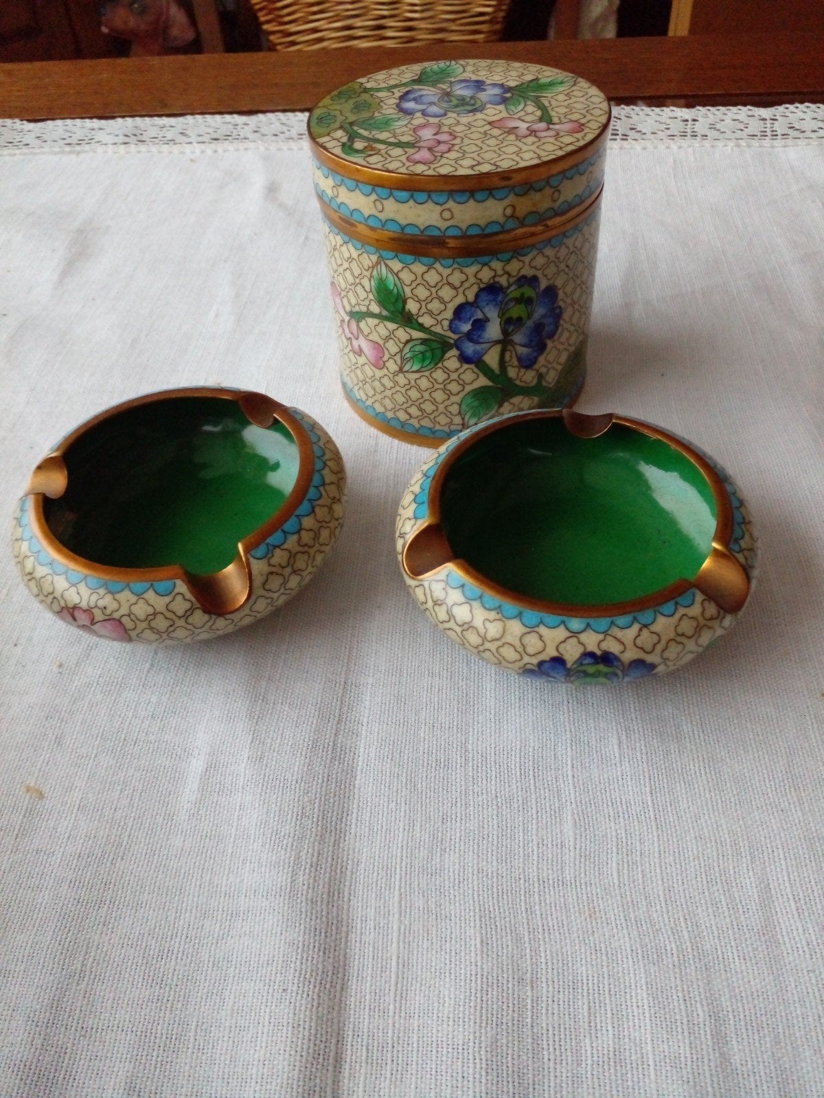Vintage cloisonné set: doos en twee asbakken, Antiek en Kunst, Antiek | Emaille, Ophalen of Verzenden