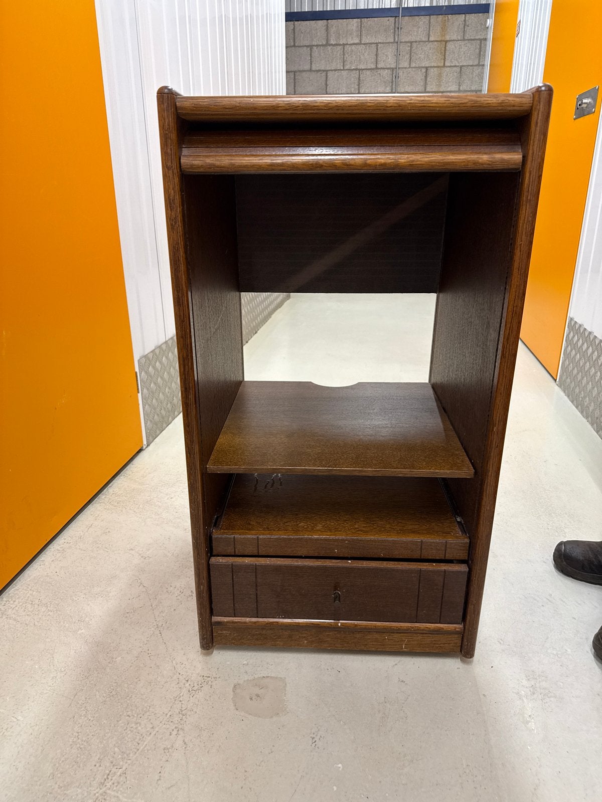 Houten kastje op wieltjes voor radio/computer, Huis en Inrichting, Ophalen, Gebruikt