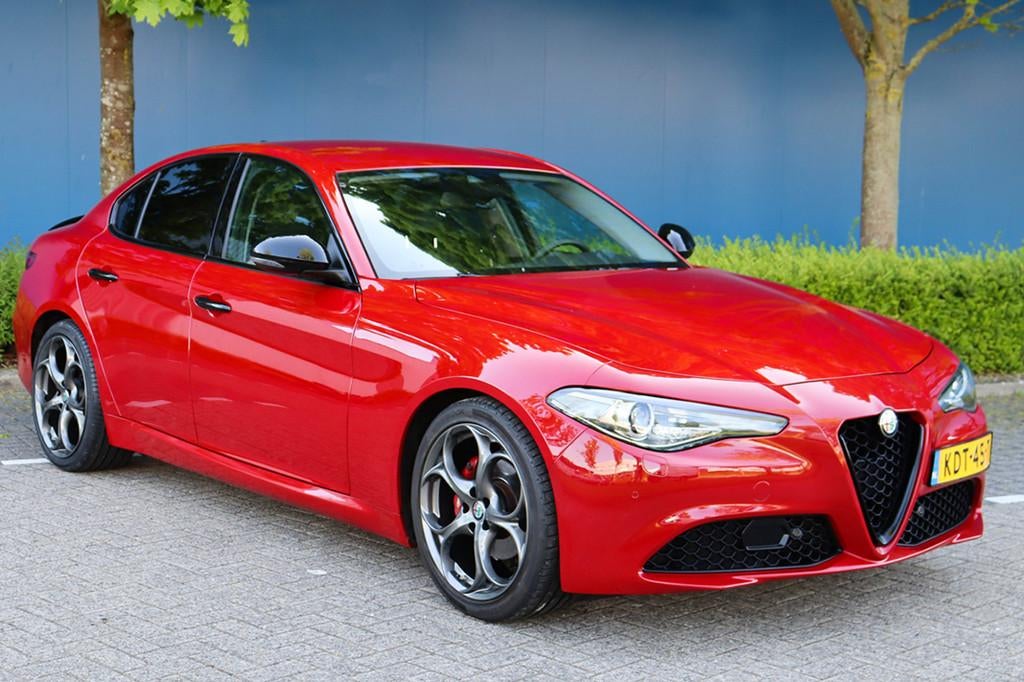 Alfa Romeo Giulia 2.0T Super - 19" - Rosso Alfa, Auto's, Alfa Romeo, Automaat, 745 kg, 4 cilinders, 1404 kg