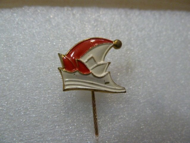 Vintage Carnaval/Narrenkap Speldje - Rood/Wit, Verzamelen, Ophalen of Verzenden, Gebruikt, Overige onderwerpen, Speldje of Pin