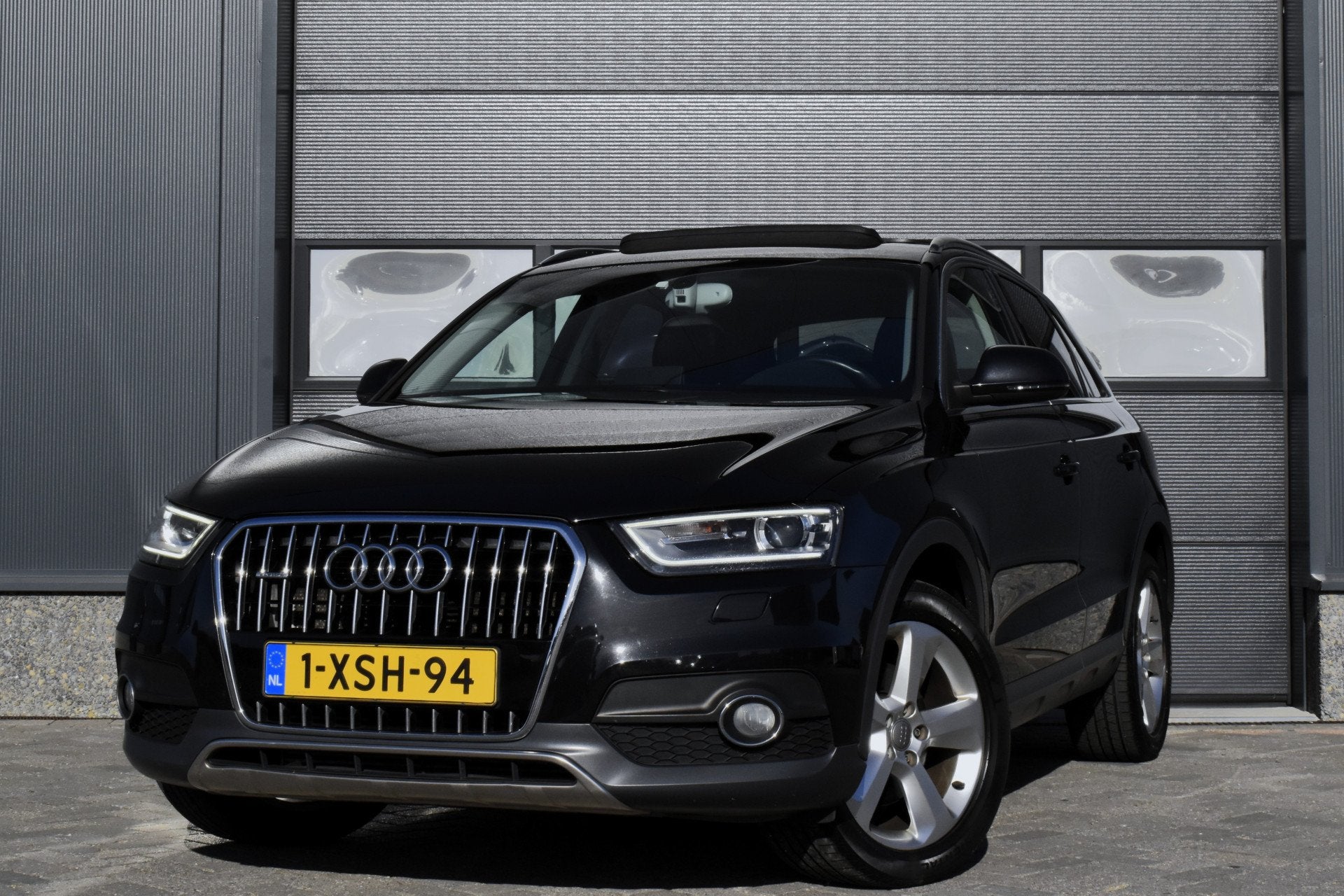 Audi Q3 2.0 TFSI quattro Pro Line Pano - Navi - Cruise, Auto's, Euro 5, Gebruikt, 4 cilinders, Zwart