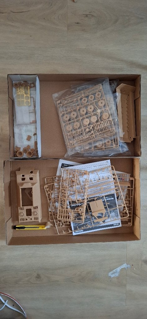 1/35 Jagdtiger + 1/35 Panzer III Ammo Carrier, Overige merken, Tank, Verzenden, 1:32 tot 1:50