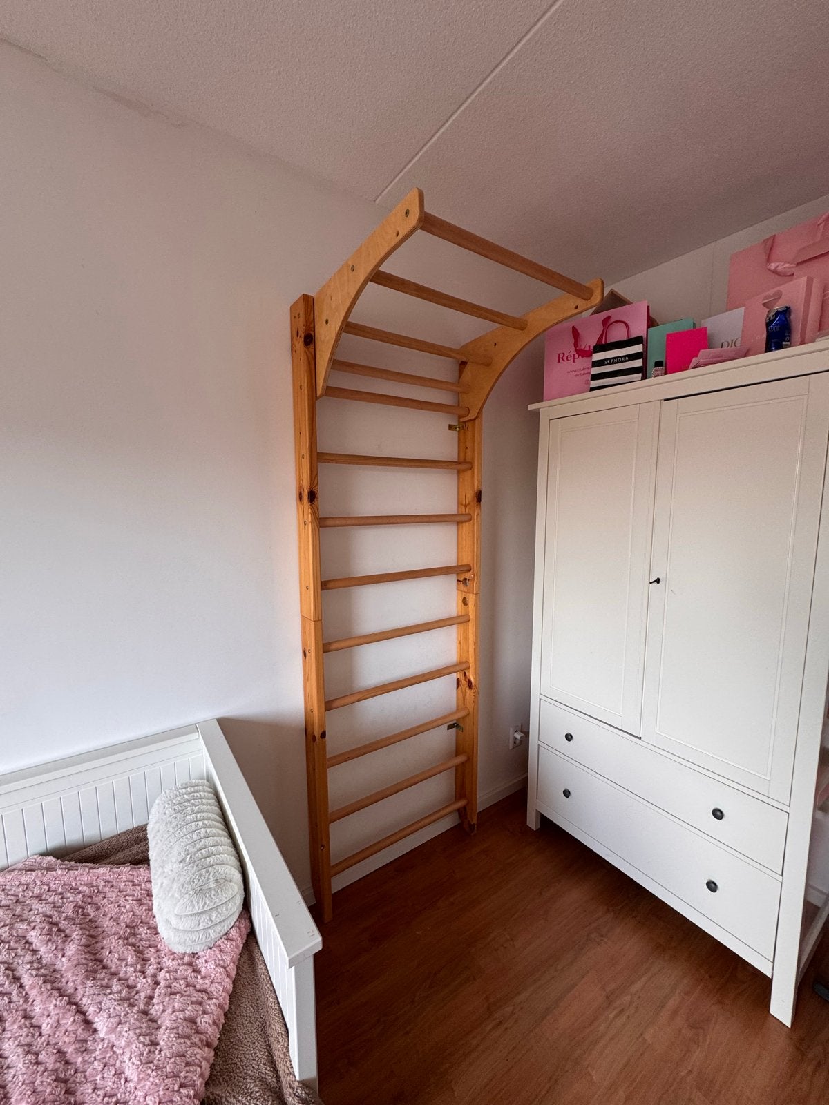 Mooi houten klimrek met glijbaan, ringen, touwladder & touw, Ophalen, Zo goed als nieuw, Glijbaan