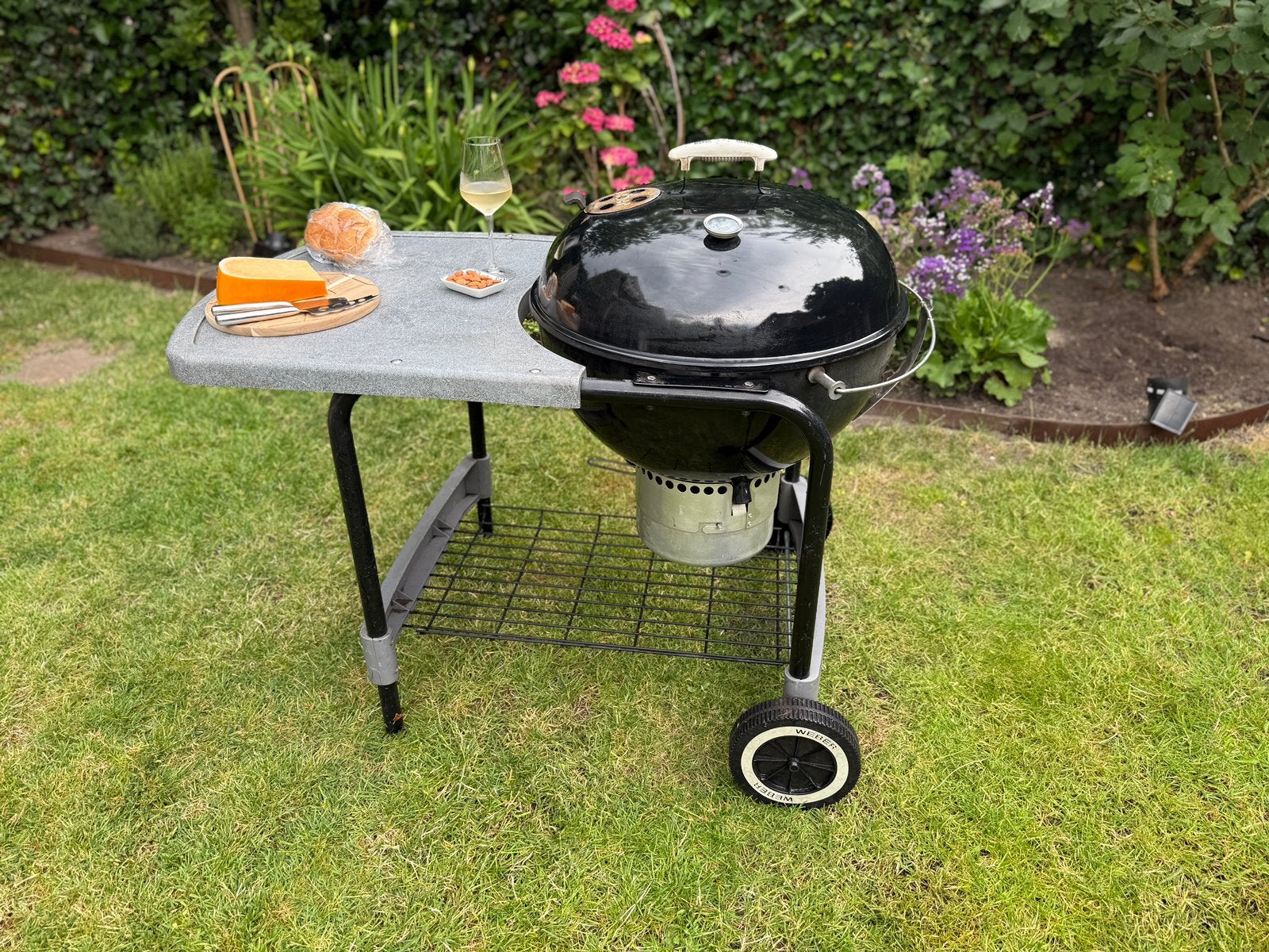 Weber performer 57 cm bbq in rolmeubel, Ophalen, Gebruikt