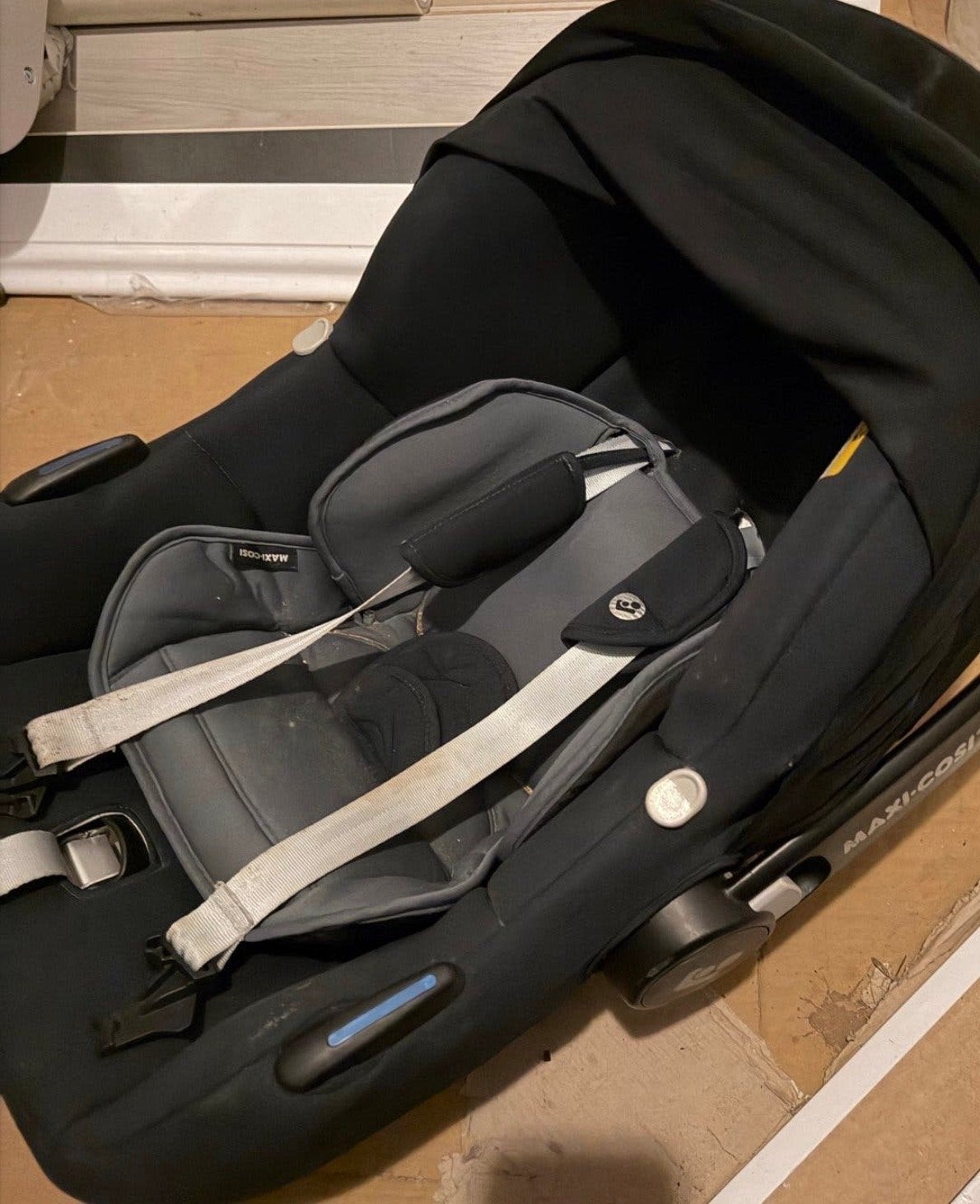 NU WEG! Maxi-Cosi autostoel - Vlekken, mag weg voor 10 euro, Ophalen, Gebruikt, Maxi-Cosi