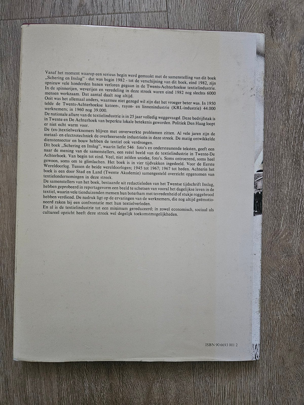 Schering en inslag: Twents-Achterhoekse textiel in 546 foto', Ophalen of Verzenden, 20e eeuw of later, Zo goed als nieuw
