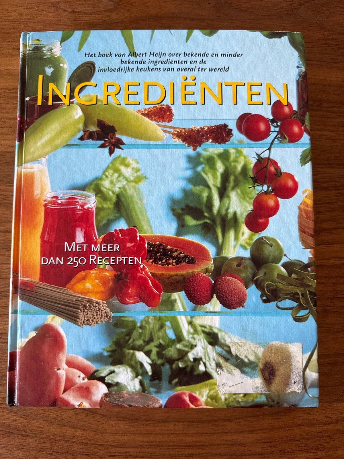 Ingrediënten: Albert Heijn kookboek met 250+ recepten, Boeken, Kookboeken, Ophalen of Verzenden, Zo goed als nieuw, Overige gebieden