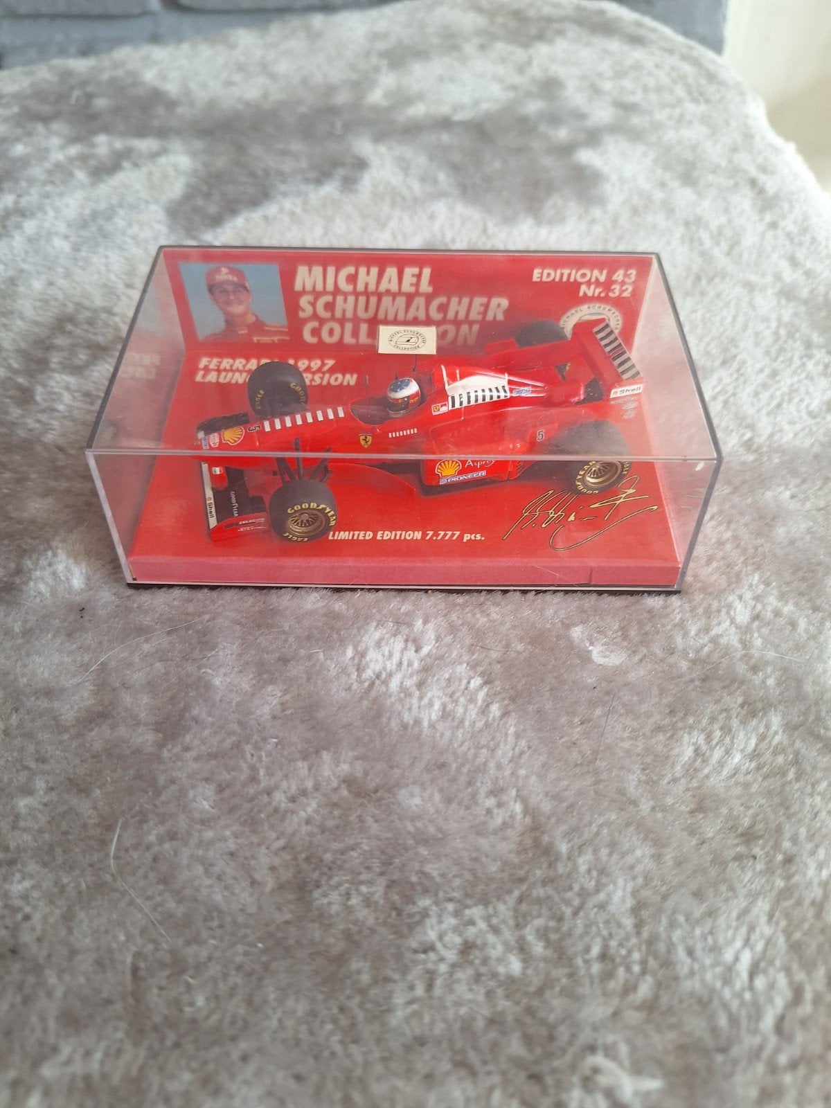 Michael Schumacher Ferrari 1997 Launch Version, Hobby en Vrije tijd, Ophalen of Verzenden, Zo goed als nieuw, Auto, Overige merken