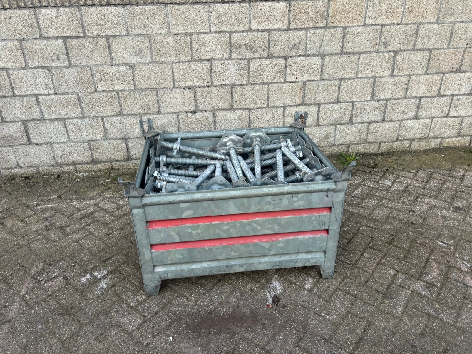 Nieuwe voetspindels - Stelpoten - 99 stuks in opslagbak, Ophalen, Nieuw, Overige typen, Minder dan 2 meter