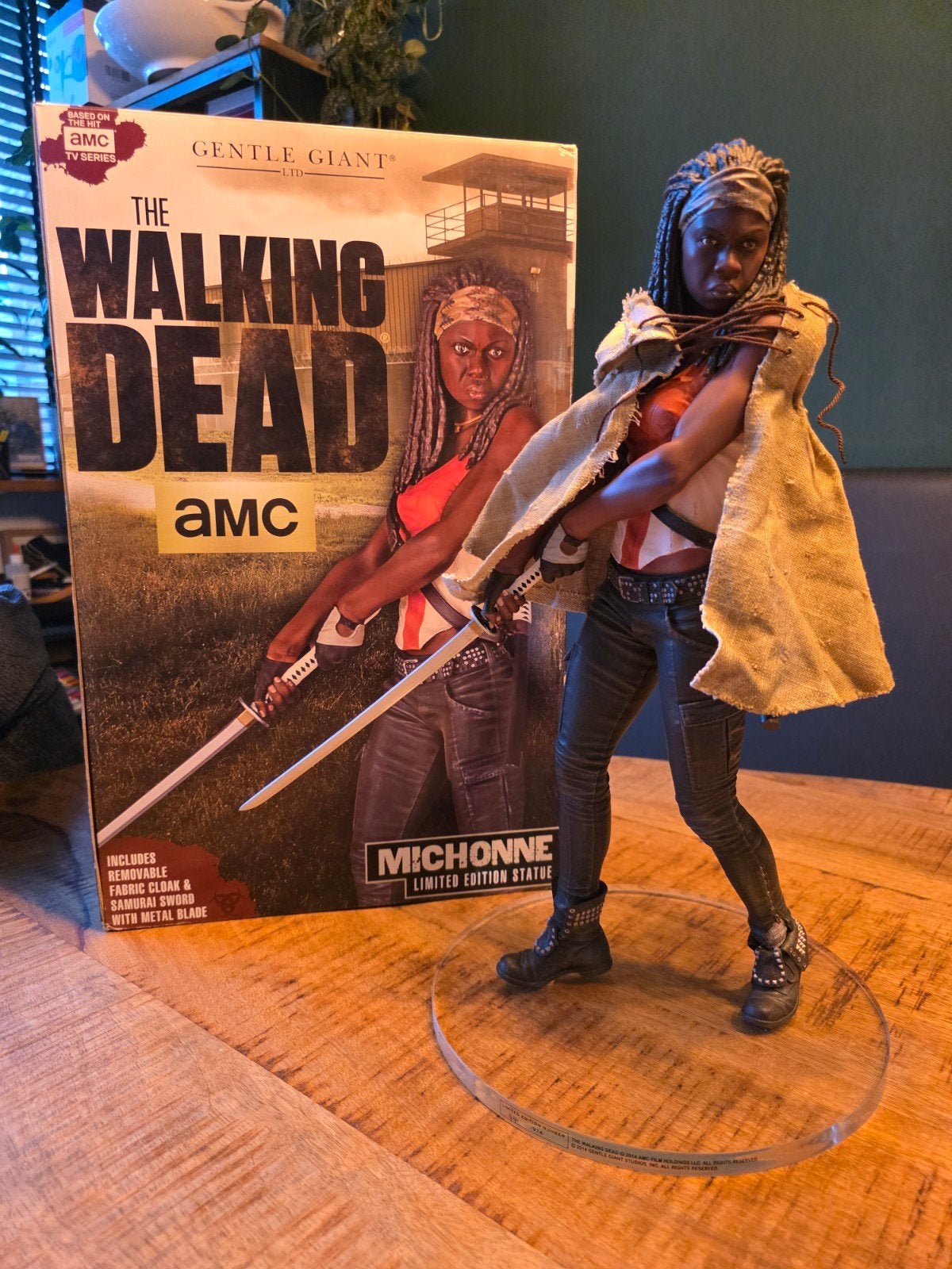 Gentle Giant The Walking Dead Michonne 1/4 Statue Figure, Ophalen of Verzenden, Zo goed als nieuw, Beeldje, Replica of Model