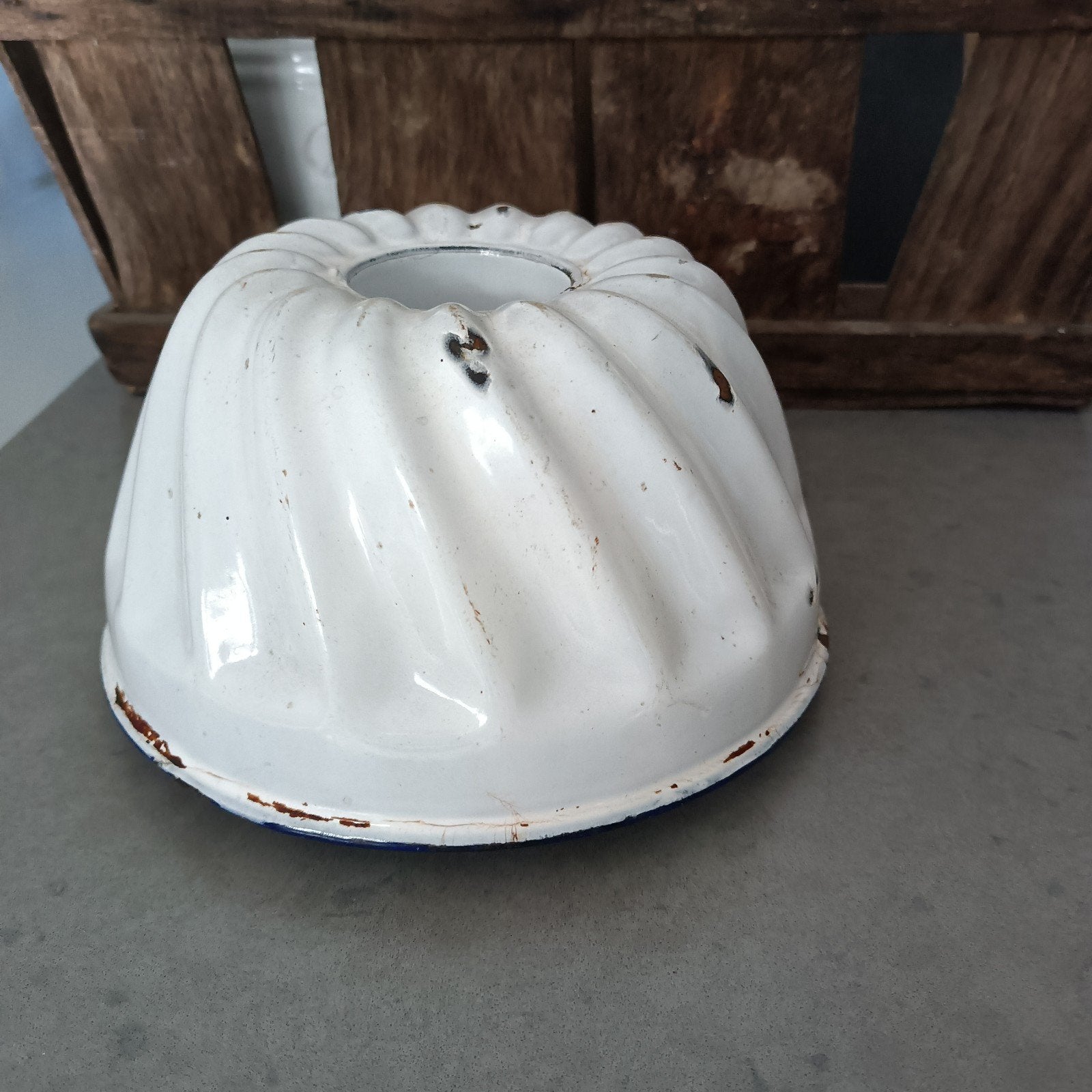 brocante emaille tulbandvorm (hemelswit met brocante), Ophalen of Verzenden