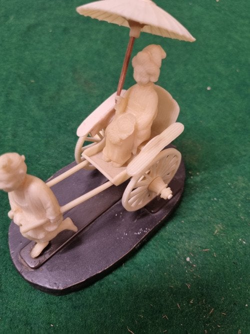 Beeld vrouw op riksja Japanse vintage, Verzamelen, Beelden en Beeldjes, Ophalen of Verzenden