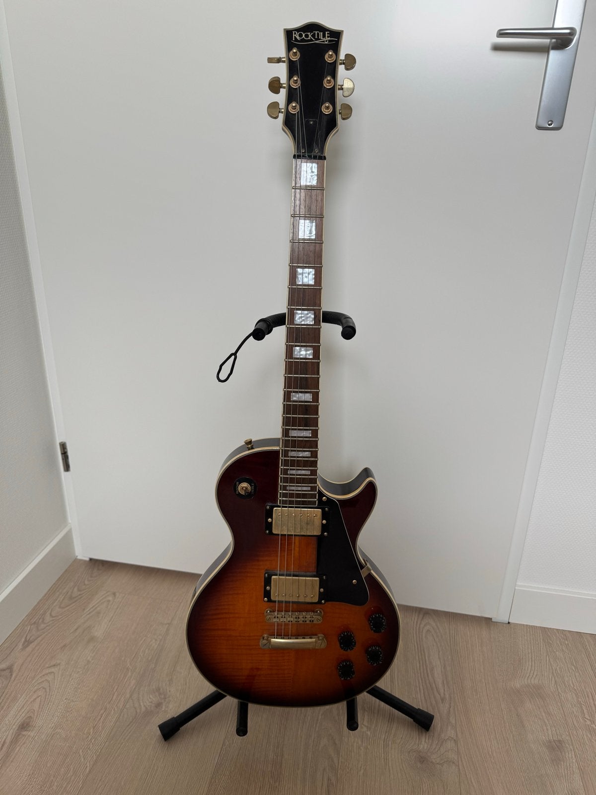Rocktile elektrische gitaar met versterker, Muziek en Instrumenten, Gebruikt, Met versterker, Solid body, Ophalen