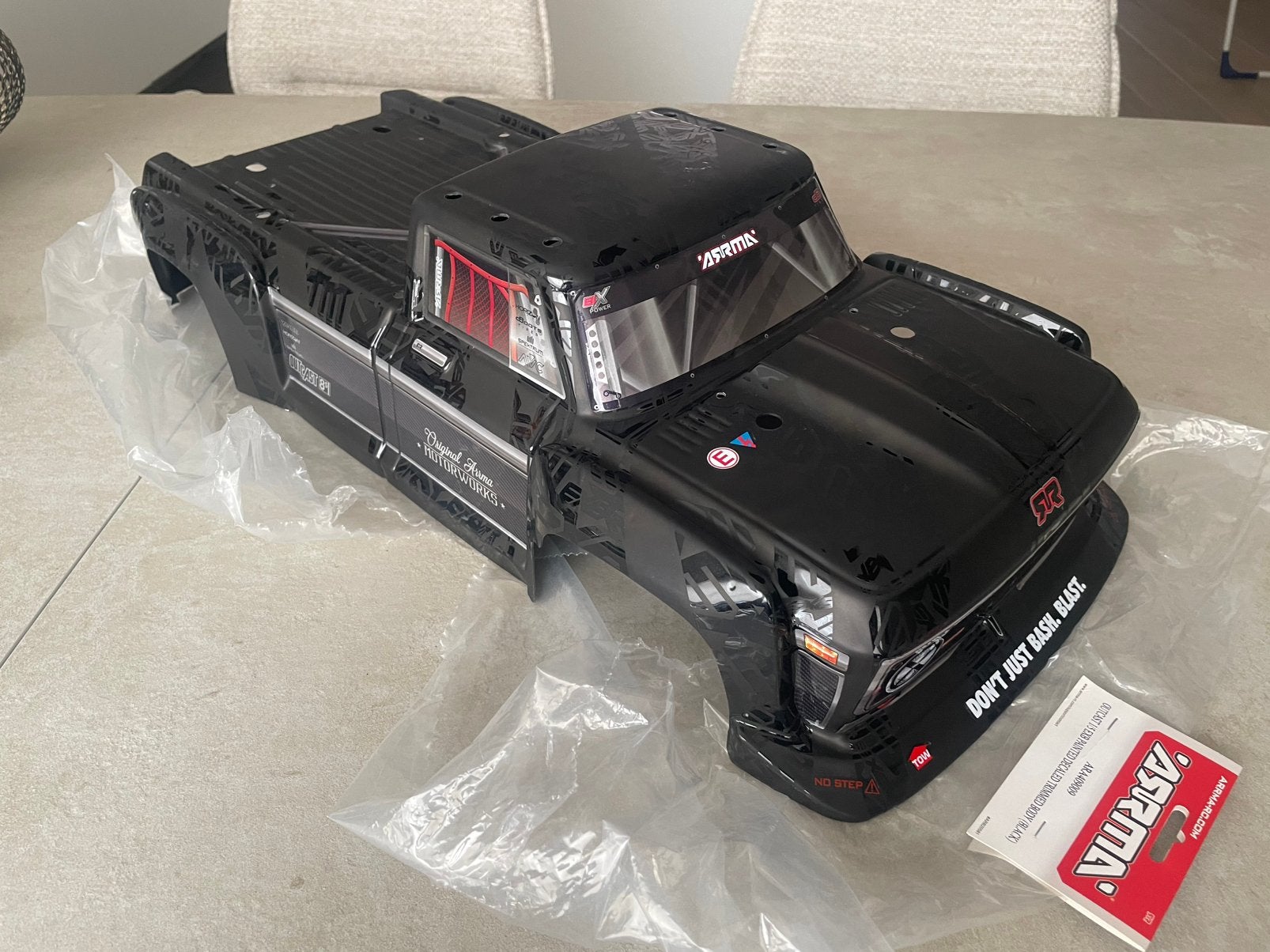 Nieuwe Arrma Outcast 8s EXB kap, Ophalen of Verzenden, Zo goed als nieuw, Auto