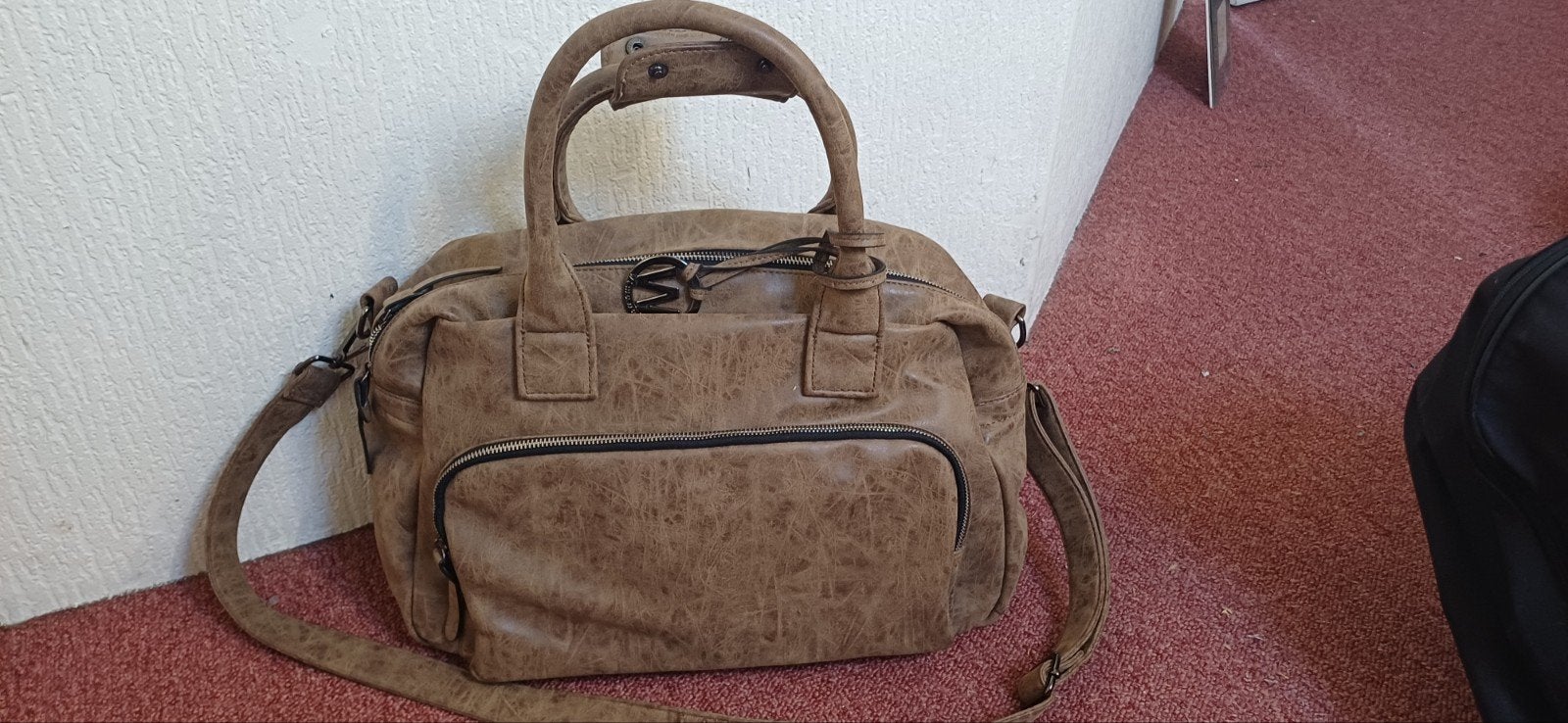 Stijlvolle bruine handtas met schouderband, Ophalen of Verzenden, Zo goed als nieuw, Bruin, Handtas