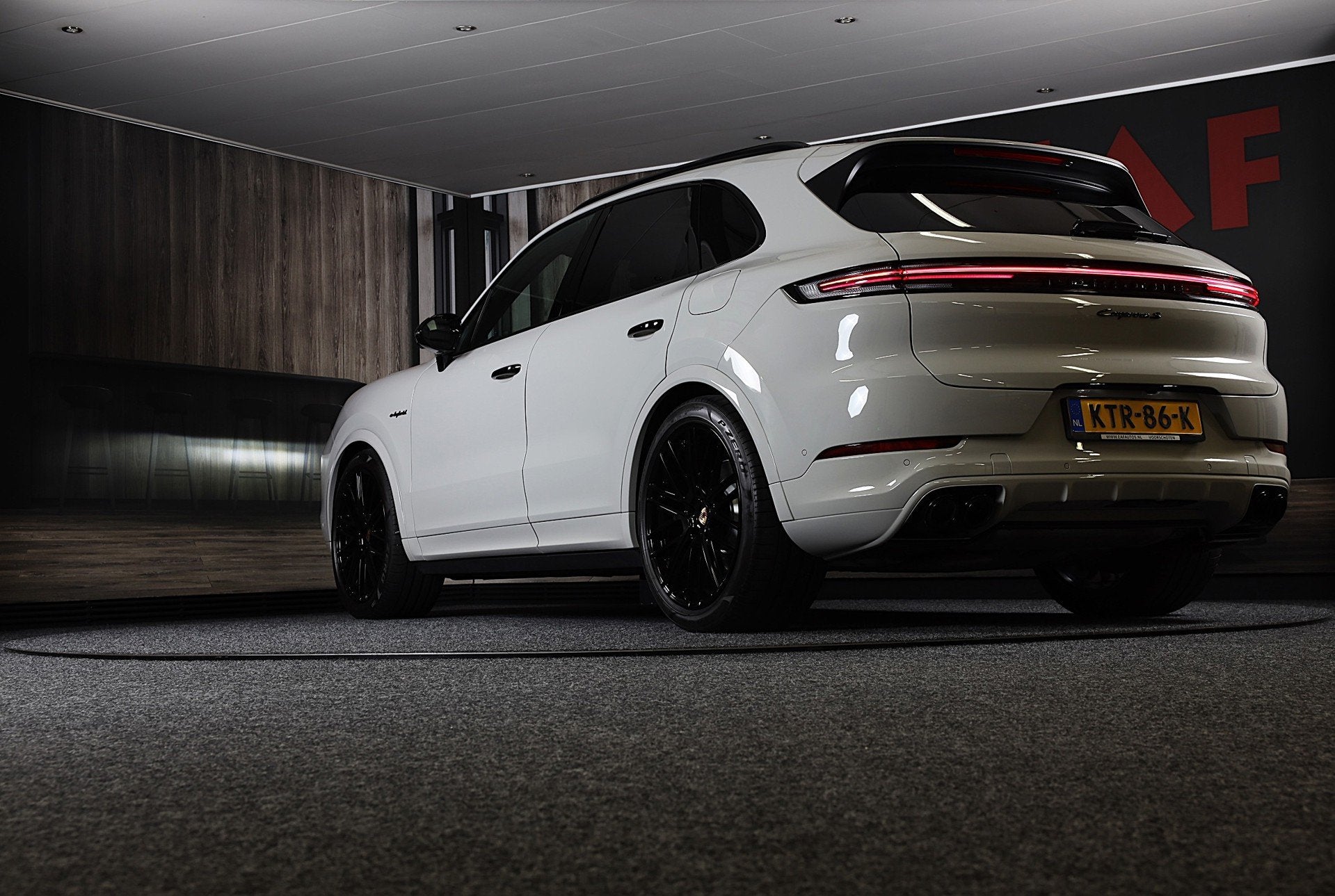 Porsche Cayenne 3.0 S E-Hybrid / 520 Pk / Head Up / 4W Sturi, Auto's, Automaat, Gebruikt, 2995 cc, 520 pk