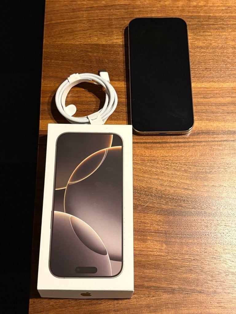 Foto 4 van Iphone 16 Pro 128 gb  zo goed als nieuw