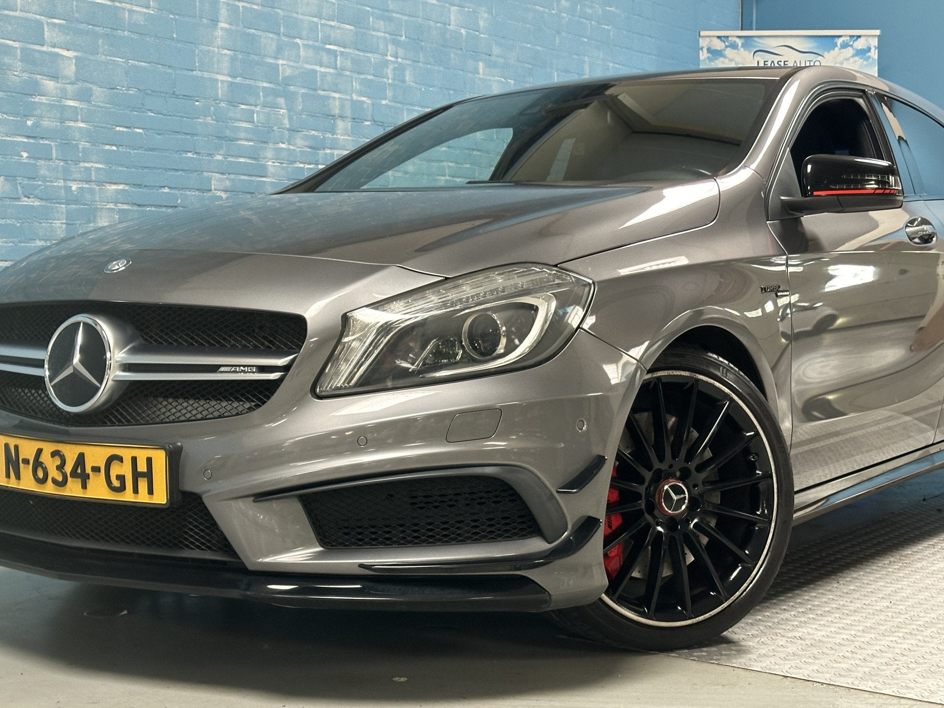 Mercedes-Benz A-Klasse AMG 45 4MATIC AMG SPORT / LEER / LMV, Auto's, Automaat, Automatische klimaatregeling, Gebruikt, Euro 6