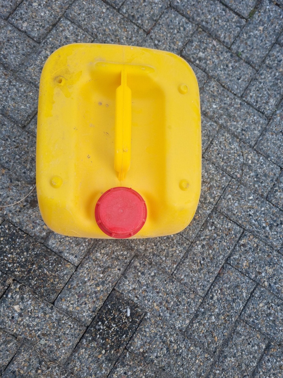Jerrycan 20 liter, Ophalen