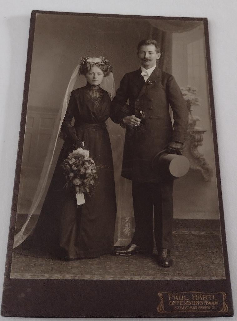 oude foto huwelijk-zwarte trouwjurk, Ophalen of Verzenden, Voor 1940, Gebruikt, Overige onderwerpen