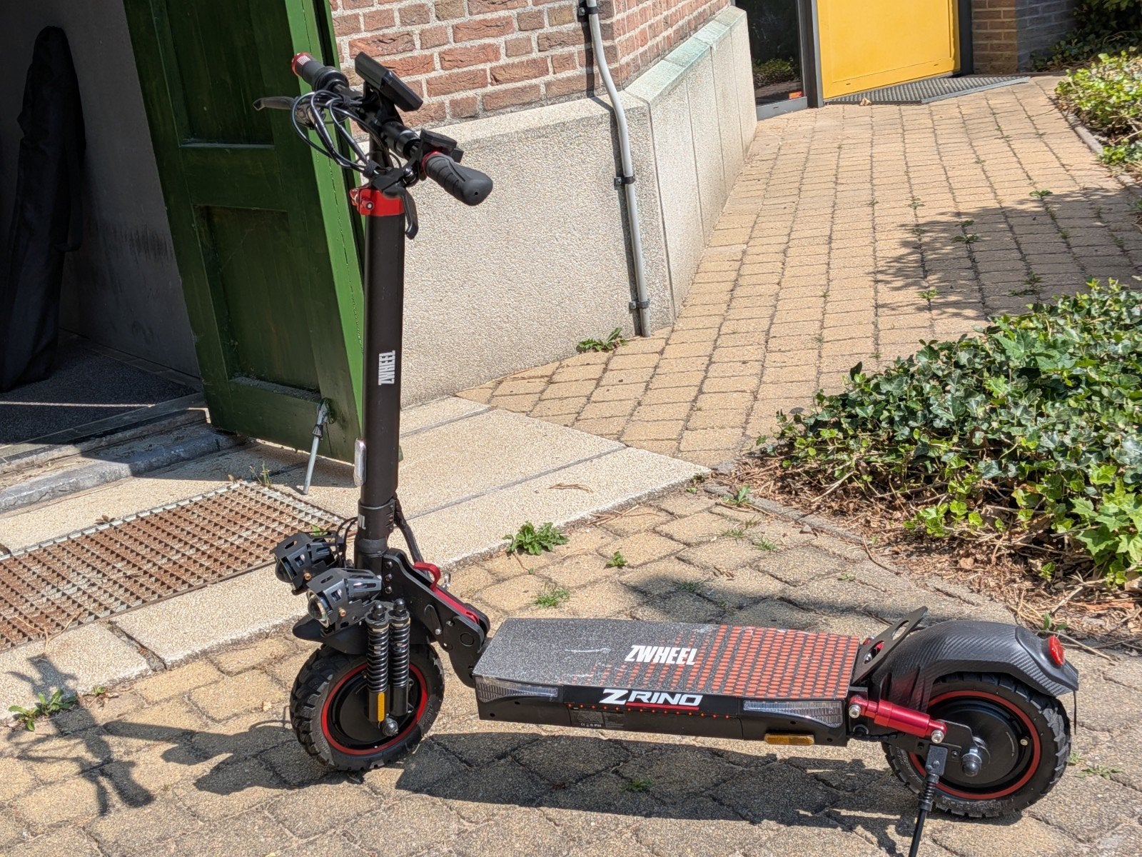 Zwheel Zrino E-step - Gekocht in Spanje, nog in garantie!, Fietsen en Brommers, Ophalen, Nieuw, Elektrische step (E-scooter)