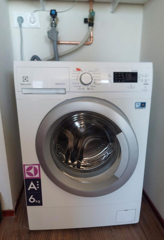 Compacte Electrolux wasmachine voor kleine ruimte, Witgoed en Apparatuur, Wasmachines, 85 tot 90 cm, 1200 tot 1600 toeren, Ophalen