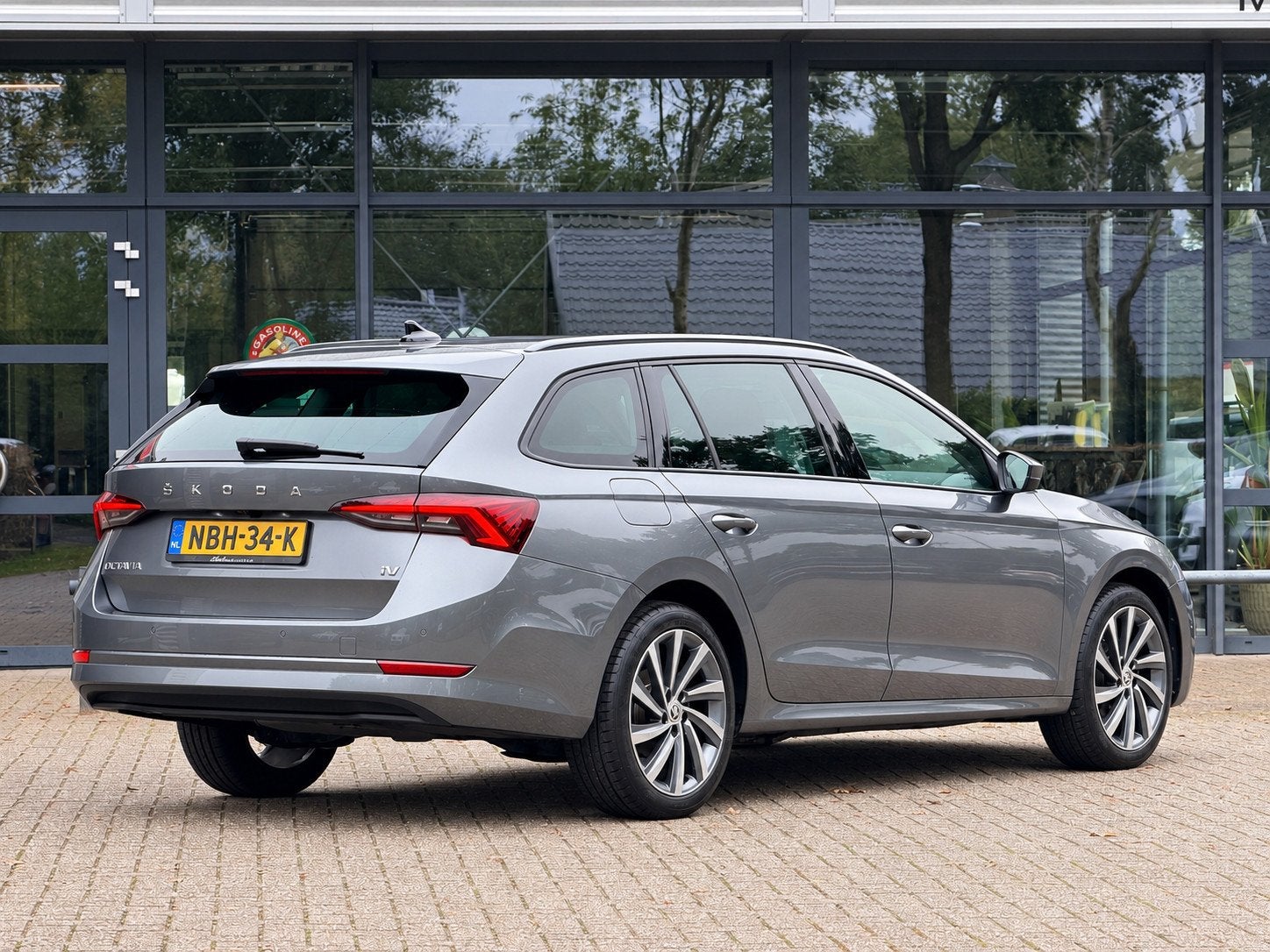 Skoda Octavia Combi 1.4 TSI iV PHEV Business Edition | Plug, Auto's, Dealer onderhouden, Gebruikt, 4 cilinders, 1553 kg