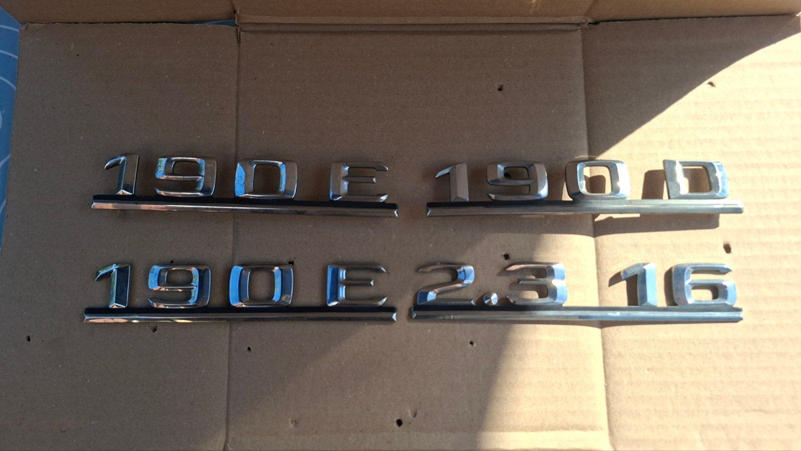 Mercedes-Benz 190E 2.3 16 Cosworth en 190E/190D emblemen, Ophalen of Verzenden, Mercedes-Benz