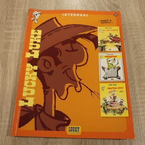 Lucky Luke Integraal 11 De postkoets Tenderfoot Dalton City, Meerdere stripboeken, Ophalen of Verzenden, Gelezen