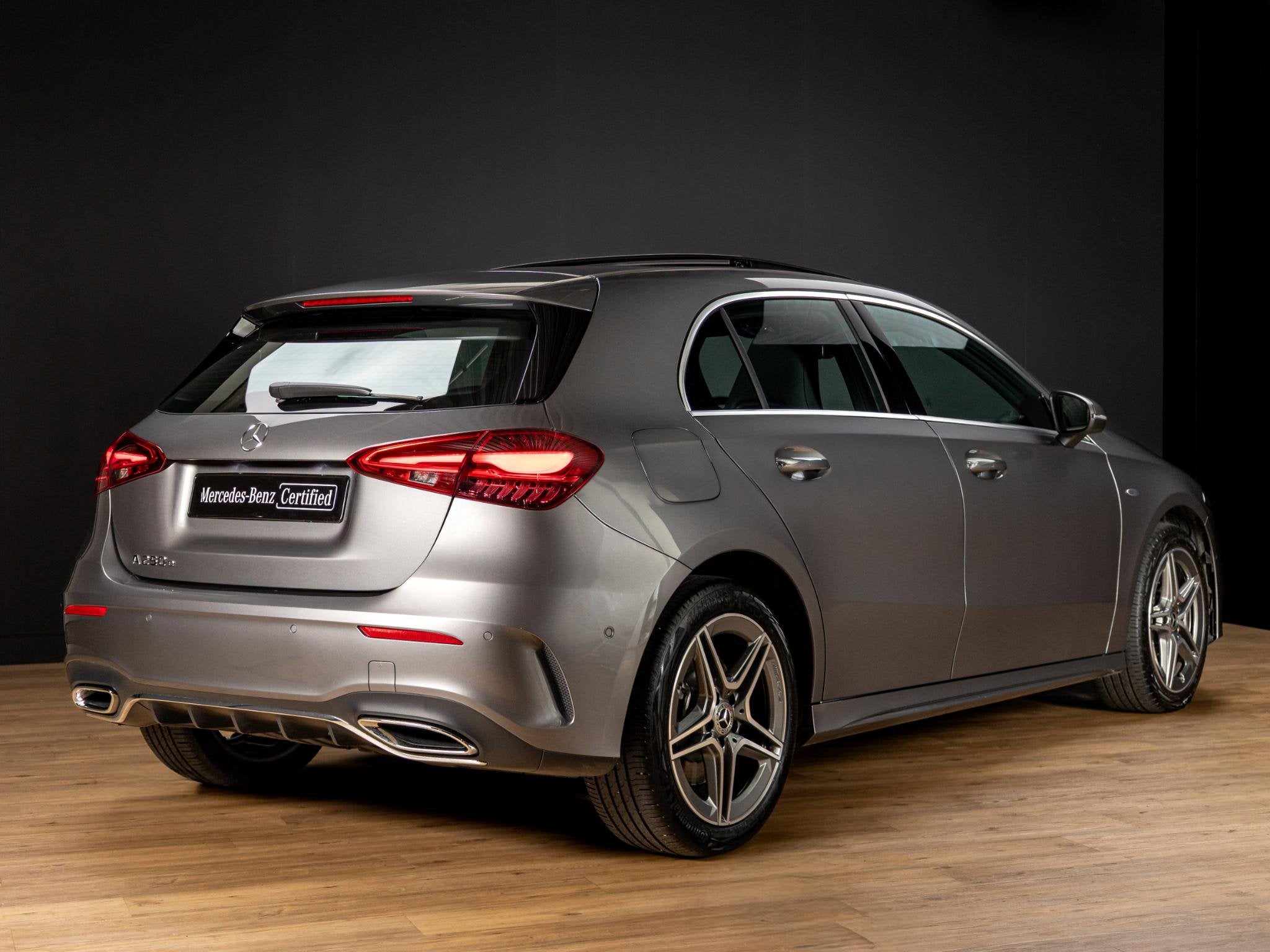 Mercedes-Benz A-Klasse Hatchback 250 e AMG Line Panorama dak, Auto's, Dealer onderhouden, Automatische klimaatregeling, Gebruikt