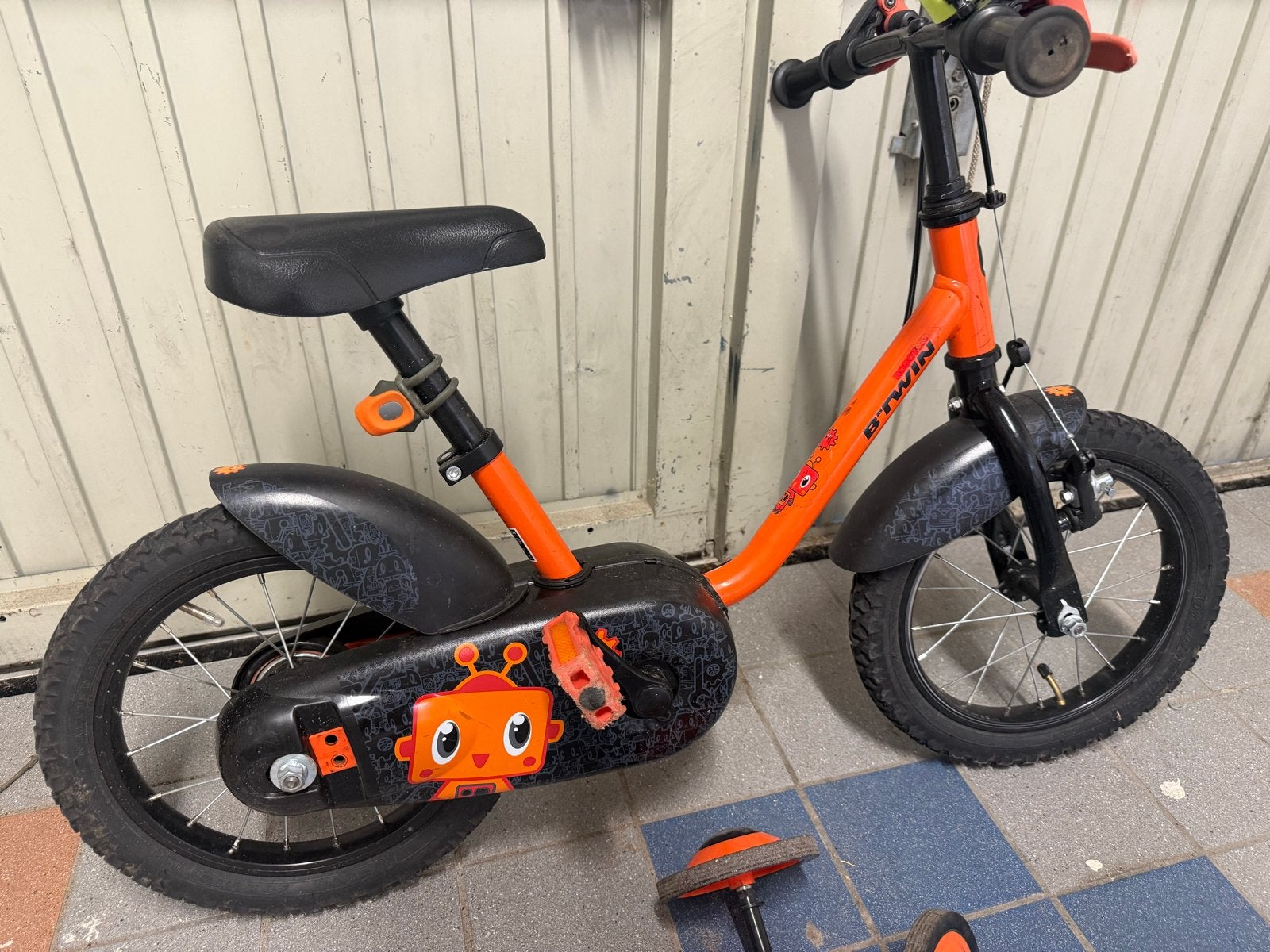 Btwin 14 inch kinderfiets met verstelbaar zadel, Ophalen, Gebruikt, Minder dan 16 inch, Zijwieltjes