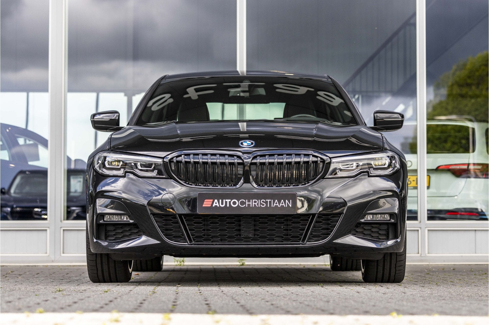 BMW 3-serie 320e Business Edition Plus M-Sport | Leder | NL, Gebruikt, 4 cilinders, Zwart, Bedrijf