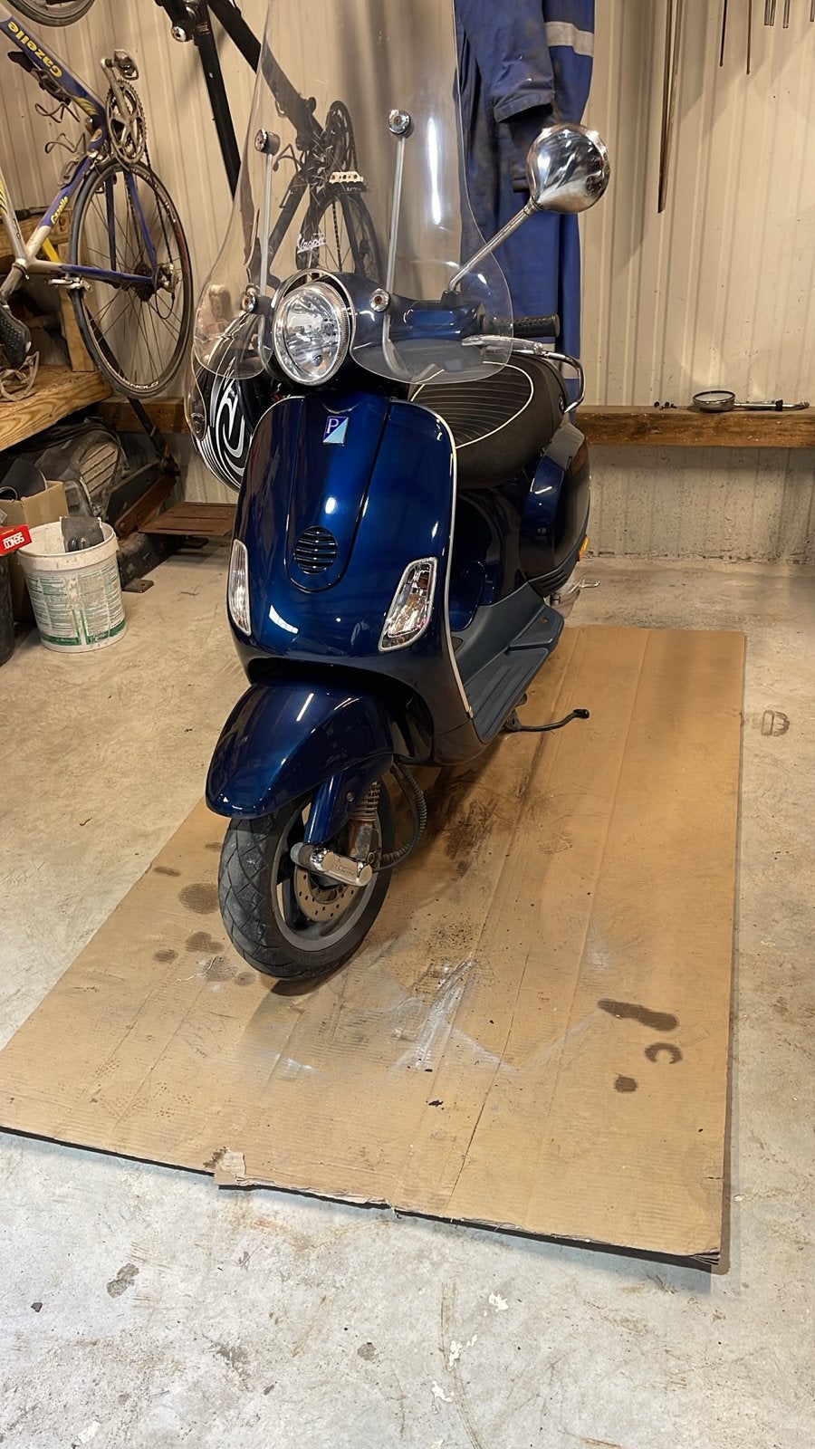 Vespa LX - Donkerblauwe snorscooter met windscherm, Fietsen en Brommers, Ophalen, Gebruikt, Maximaal 45 km/u, Benzine