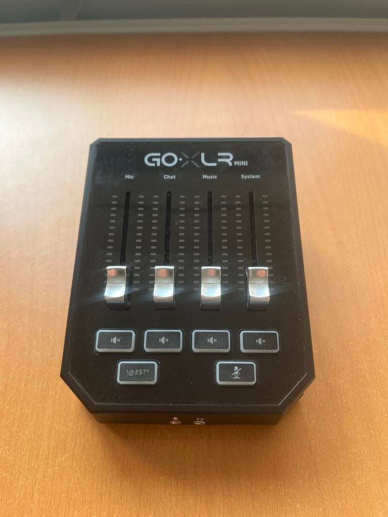 GoXLR Mini - Zo goed als nieuw, inclusief kabel, Ophalen of Verzenden, Zo goed als nieuw, Minder dan 5 kanalen, Microfooningang
