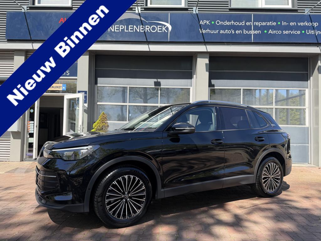Volkswagen Tiguan 1.5 eTSI 7-traps automaat 360 camera trekh, Auto's, Volkswagen, Stof, Euro 6, 4 cilinders, Zwart