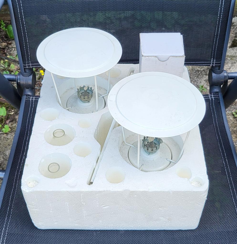 * nieuw * 2 stuks Olielamp op steker, incl lampolie 500 ml, Ophalen, Overige materialen, Rond, Nieuw