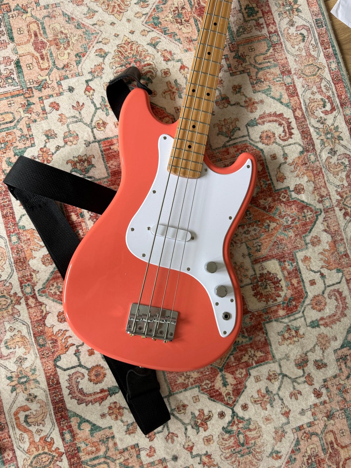 Squier Bronco Bass - Koraalrood, Muziek en Instrumenten, Ophalen of Verzenden, Zo goed als nieuw, Elektrisch, 6-snarig