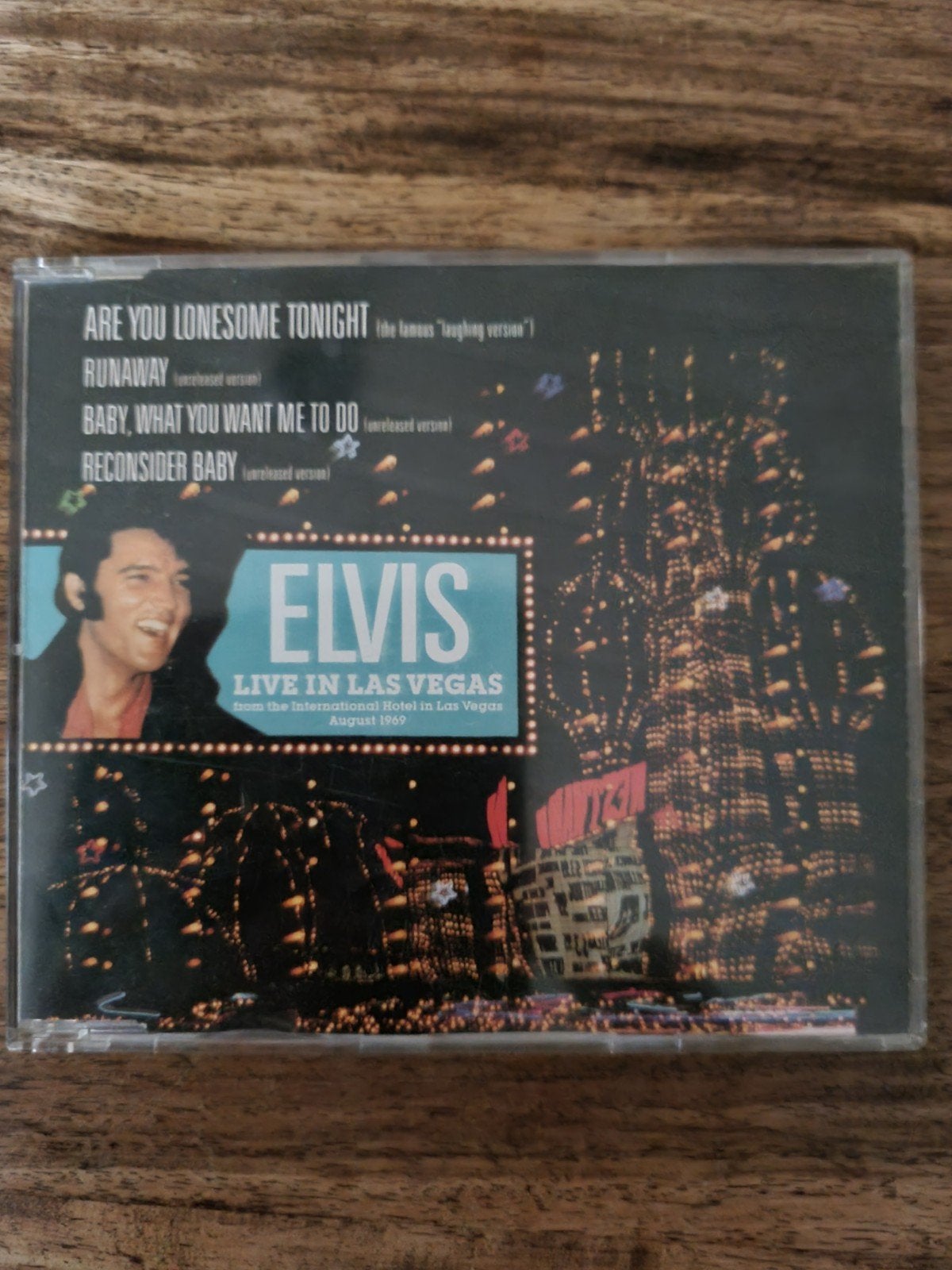 Elvis Live in Las Vegas - Collectors Gold CD, Pop, Ophalen of Verzenden, Zo goed als nieuw, Met bonustracks