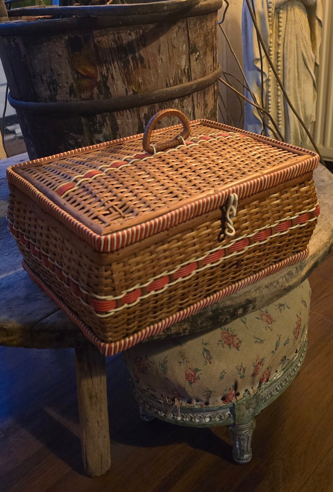 Leuke Franse vintage jaren 60 naaidoos rotan naaimand riet, Antiek en Kunst, Ophalen of Verzenden