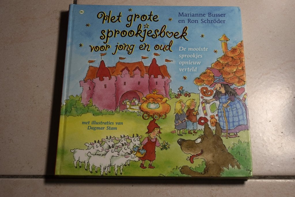 Het grote sprookjesboek voor jong en oud / Marianne Busser, Ophalen of Verzenden, Gelezen, Sprookjes, Voorleesboek