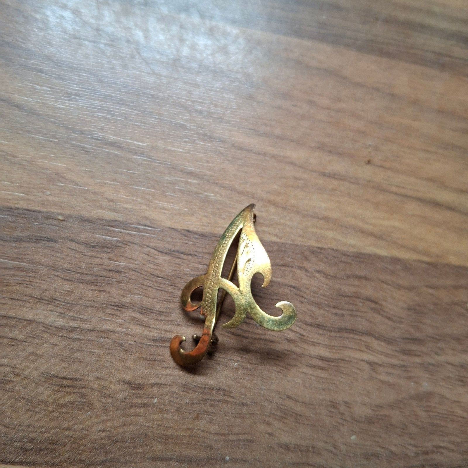 Klassieke Geel Gouden Monogram Broche Letter A (585), Ophalen, Gebruikt, Minder dan 4 cm, Goud
