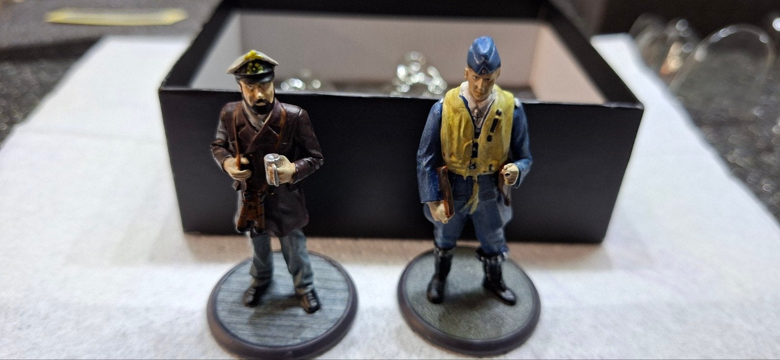 2 tinnen WW-II figuren Duits, Ophalen of Verzenden